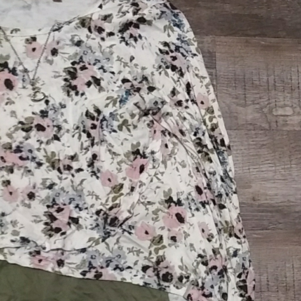 Shirt - Picture 3 of 4